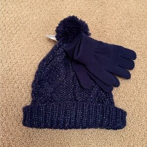 NWT. Carter’s girls hat and gloves set. Size 4-7